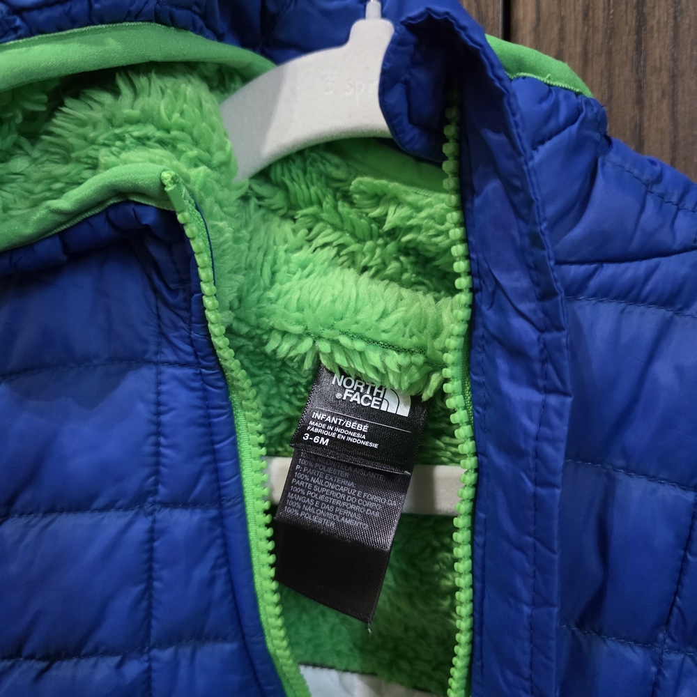 The North Face Thermoball Snowsuit - Picture 2 of 2